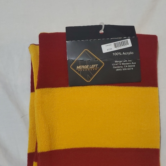 Merge left Knit scarf. - Picture 4 of 6